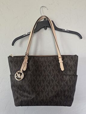 Pre Owned  Michael Kors signature Jet Set East West Top Zip Tote